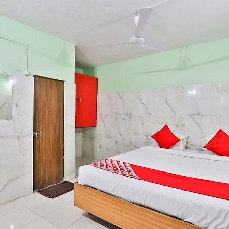 Oyo 24833 Hotel Silver Daman Exterior photo