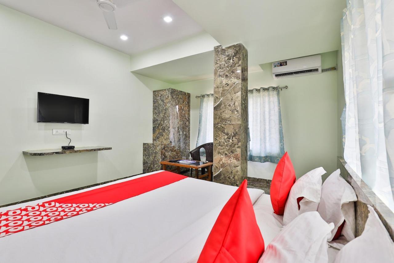 Oyo 24833 Hotel Silver Daman Exterior photo