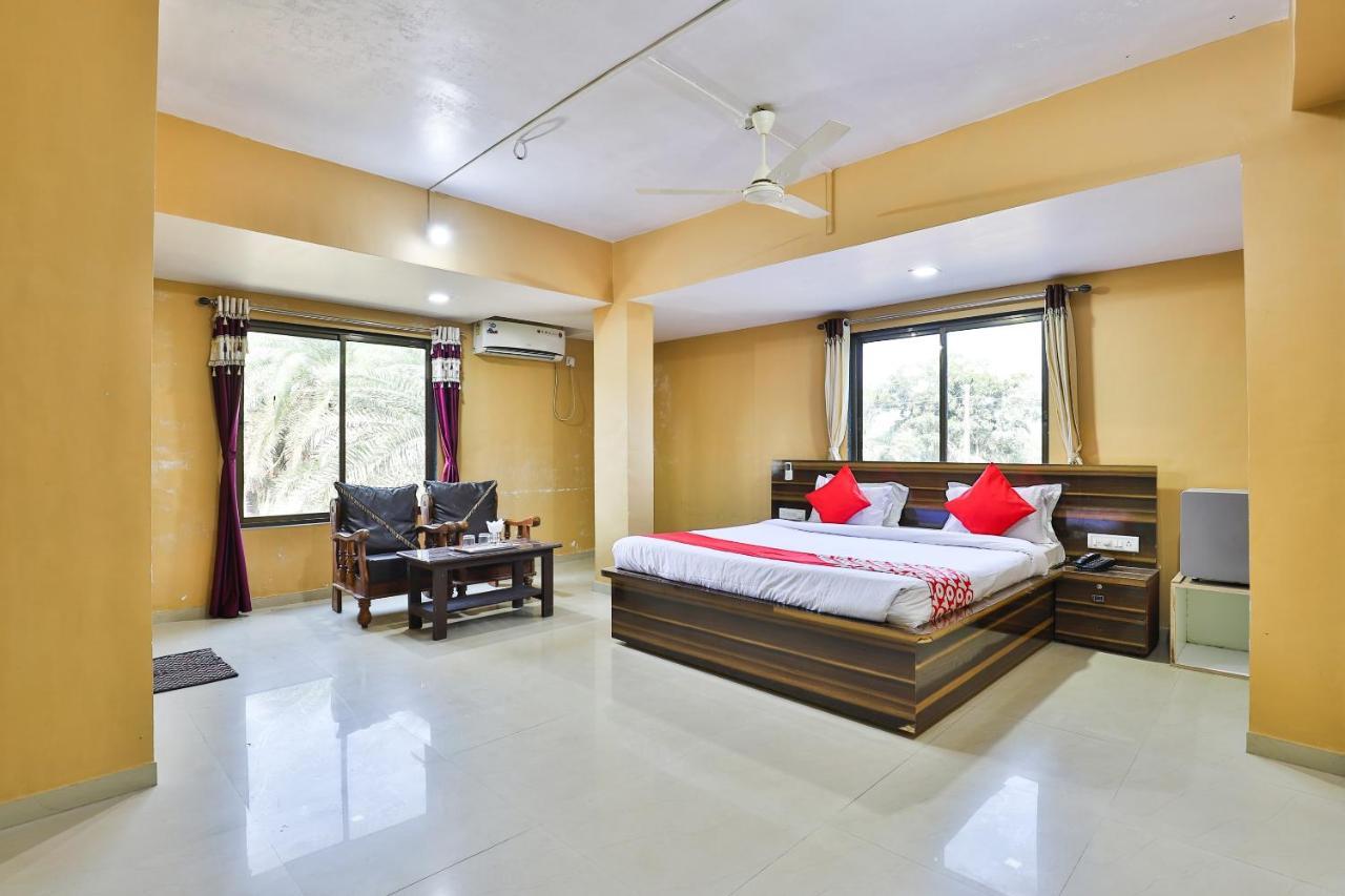 Oyo 24833 Hotel Silver Daman Exterior photo
