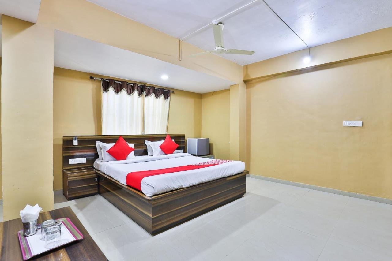 Oyo 24833 Hotel Silver Daman Exterior photo