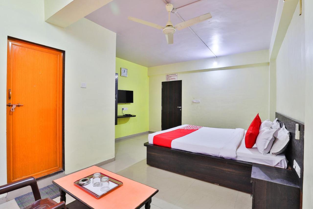 Oyo 24833 Hotel Silver Daman Exterior photo