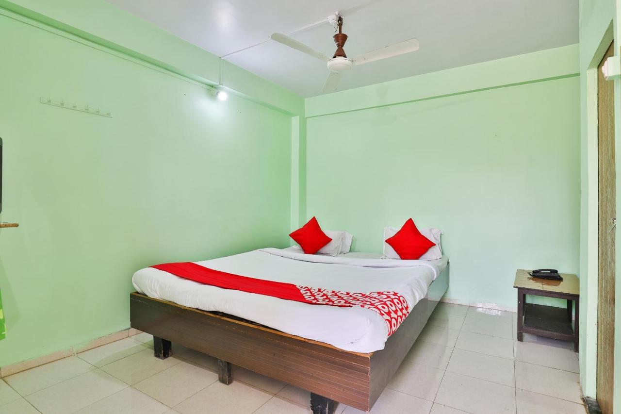 Oyo 24833 Hotel Silver Daman Exterior photo