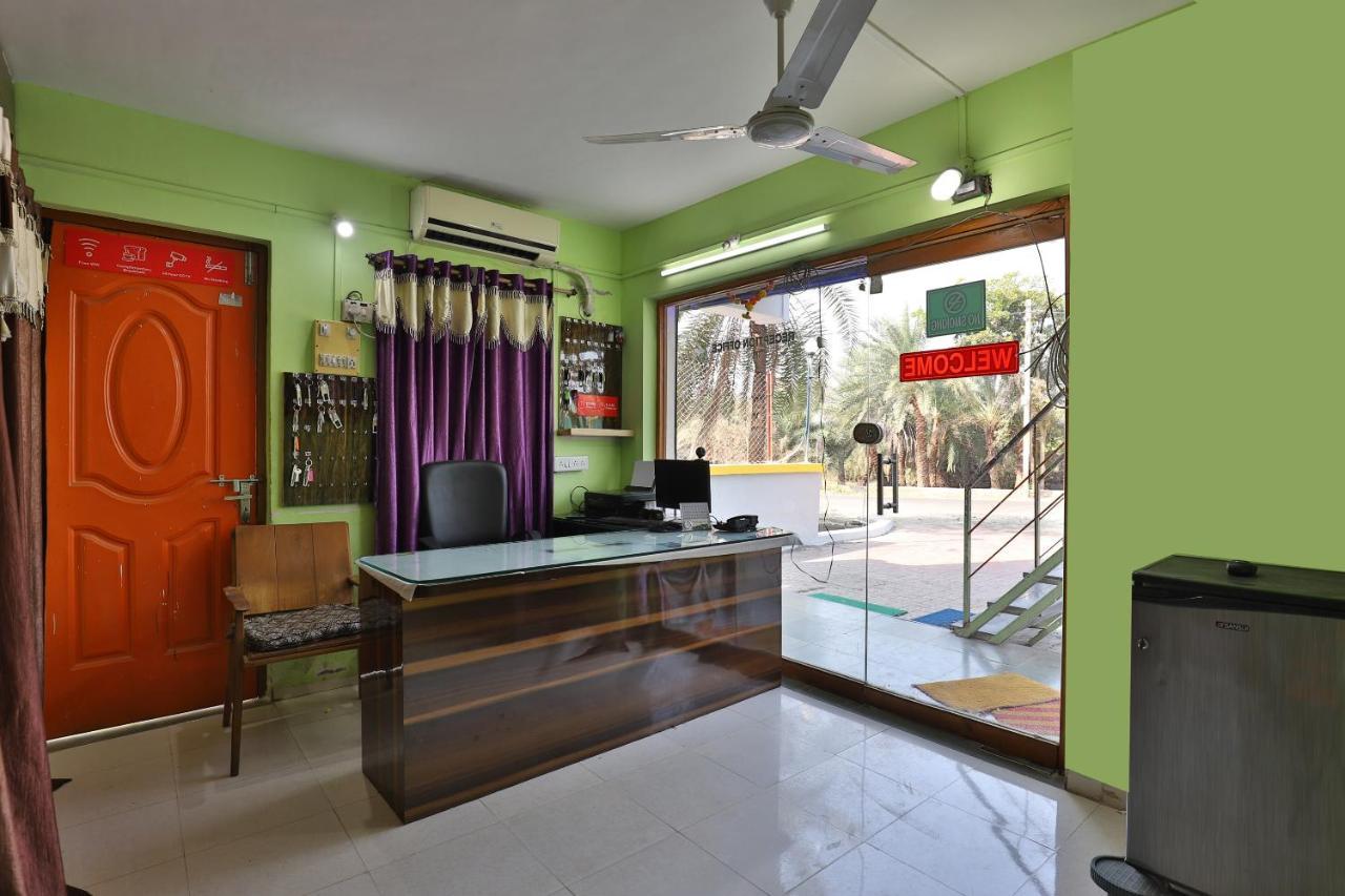 Oyo 24833 Hotel Silver Daman Exterior photo