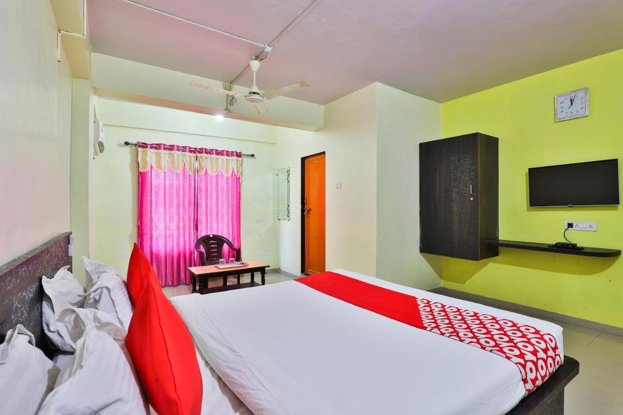 Oyo 24833 Hotel Silver Daman Exterior photo
